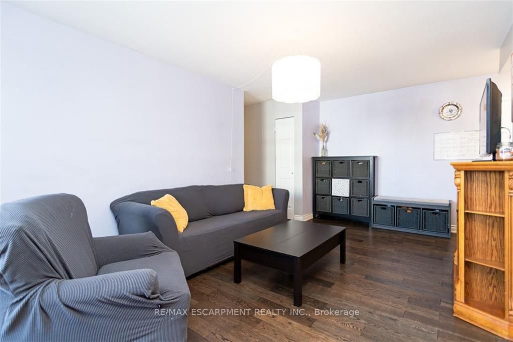 851 Queenston Rd, #501