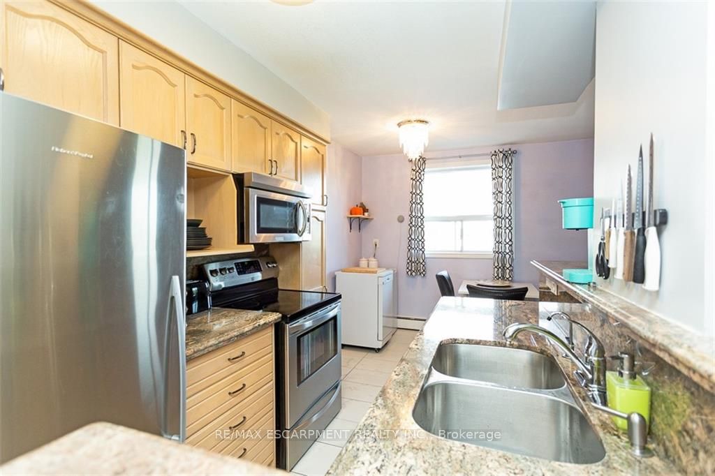 851 Queenston Rd, #501