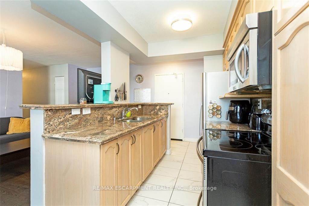 851 Queenston Rd, #501