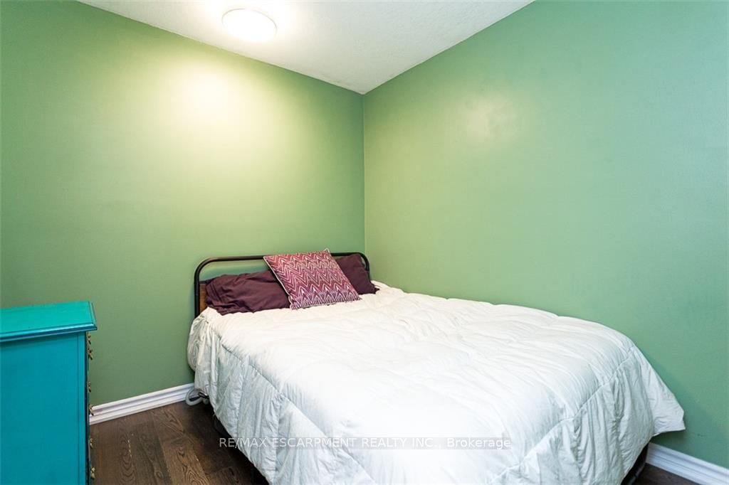 851 Queenston Rd, #501