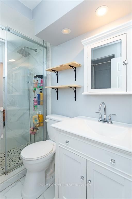 851 Queenston Rd, #501