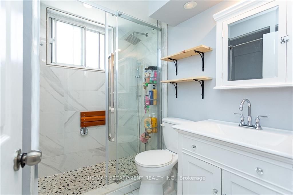 851 Queenston Rd, #501