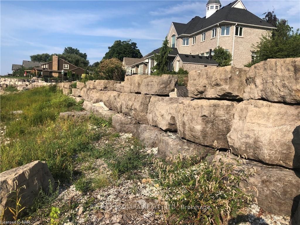 695 LAKESHORE Road