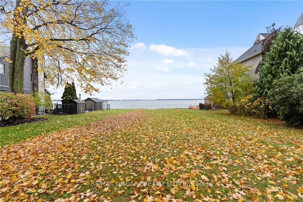 695 LAKESHORE Road
