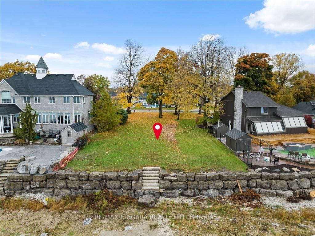695 LAKESHORE Road