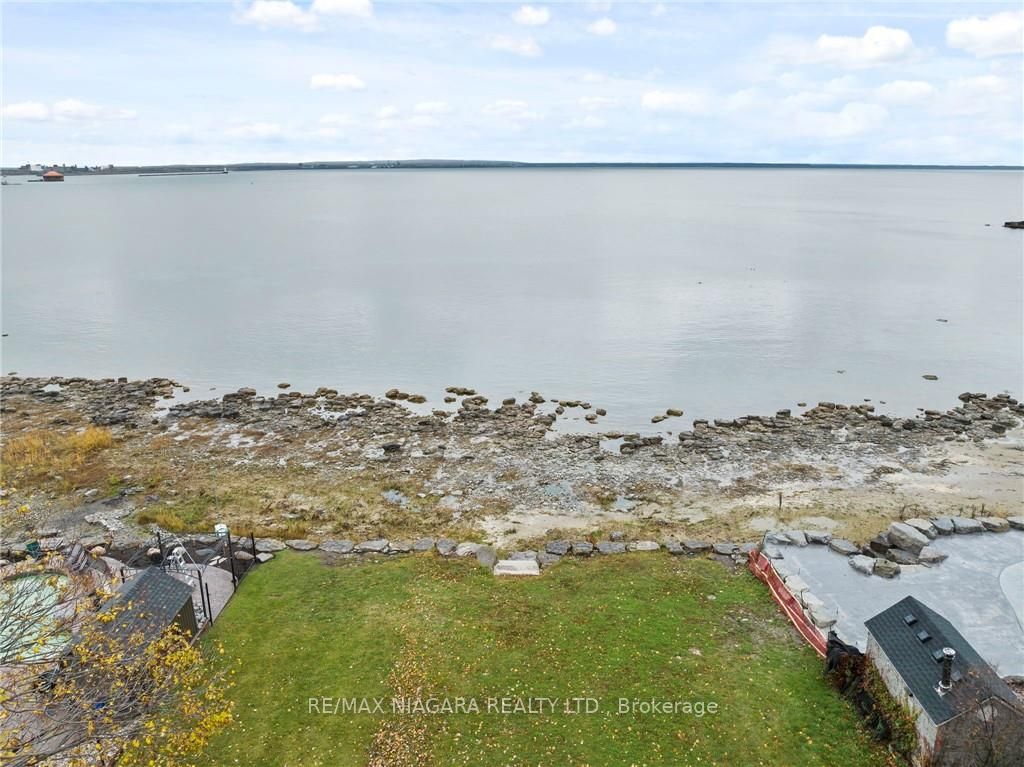 695 LAKESHORE Road