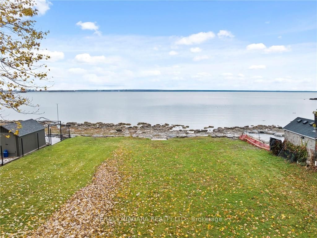 695 LAKESHORE Road