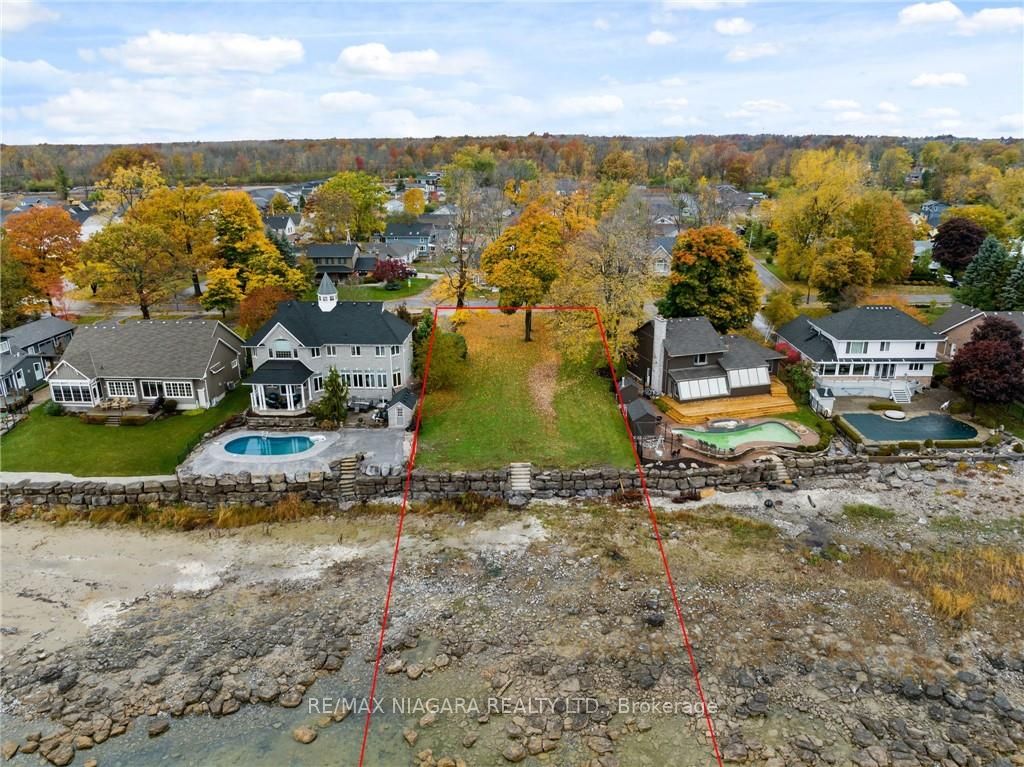 695 LAKESHORE Road