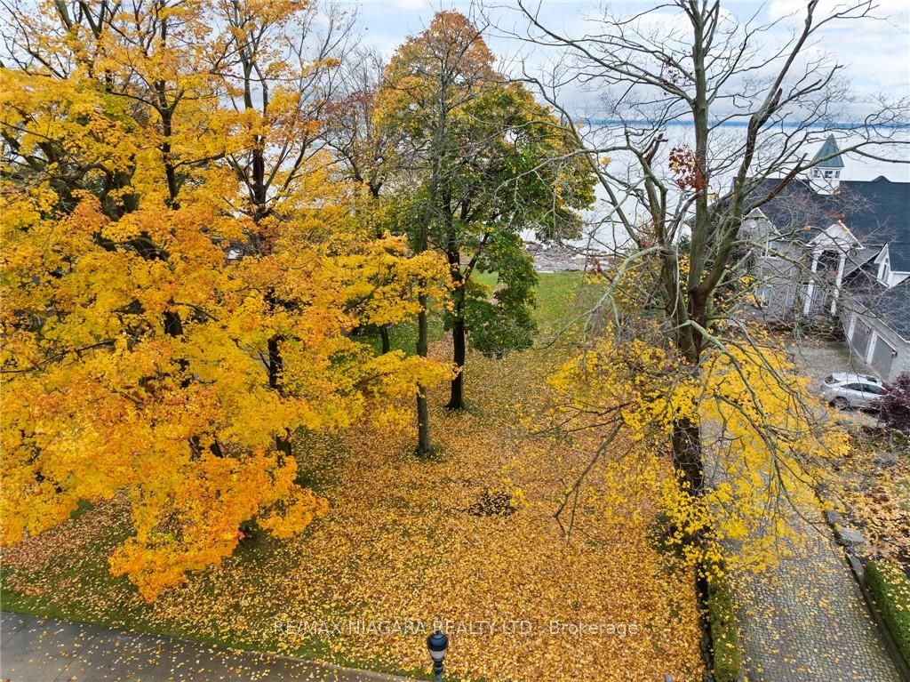 695 LAKESHORE Road