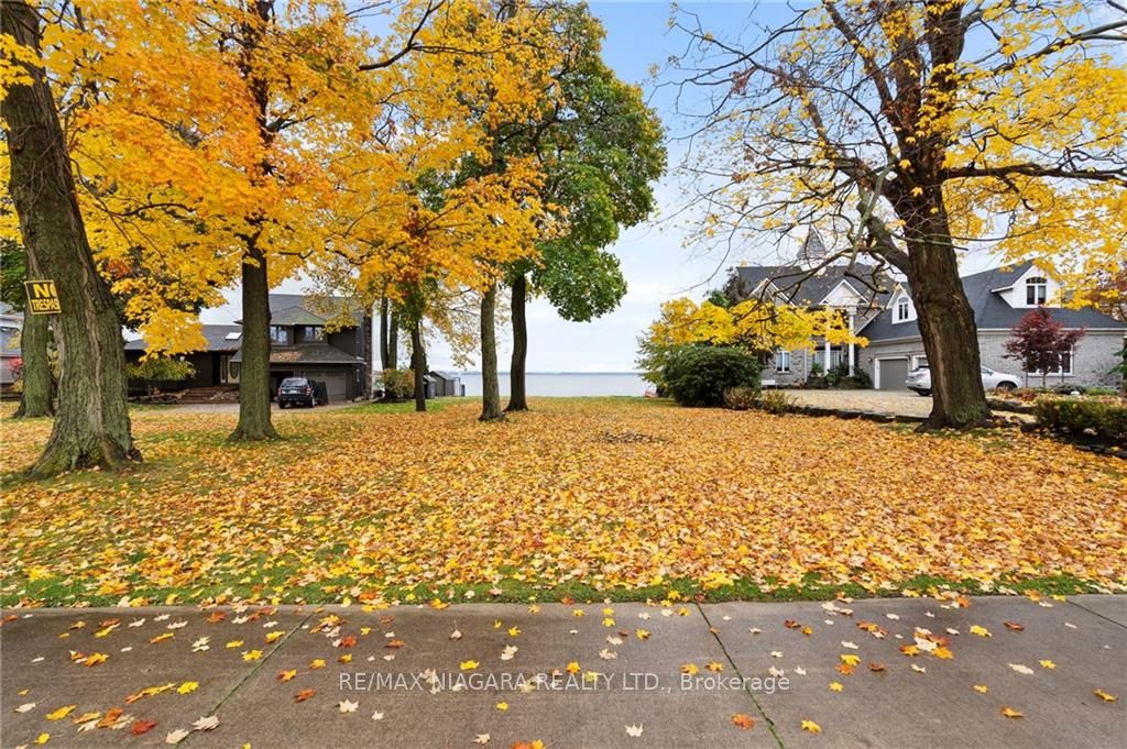 695 LAKESHORE Road