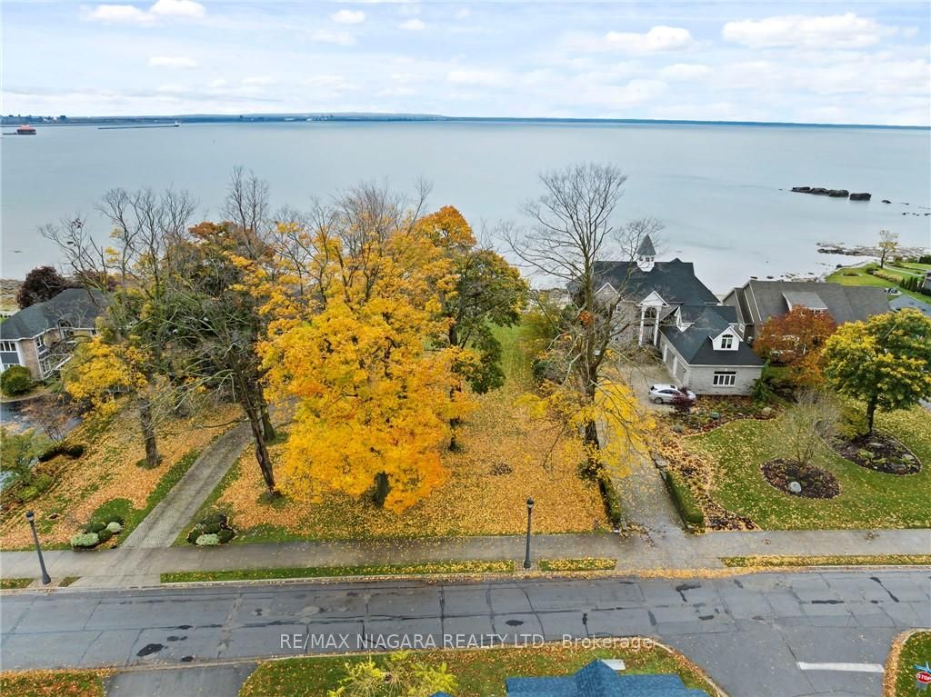 695 LAKESHORE Road