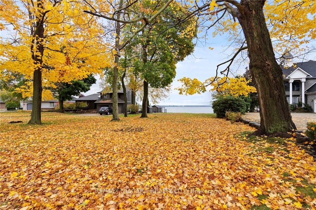 695 LAKESHORE Road