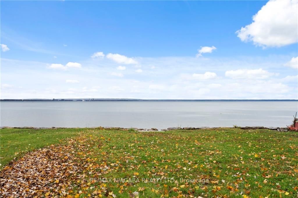 695 LAKESHORE Road