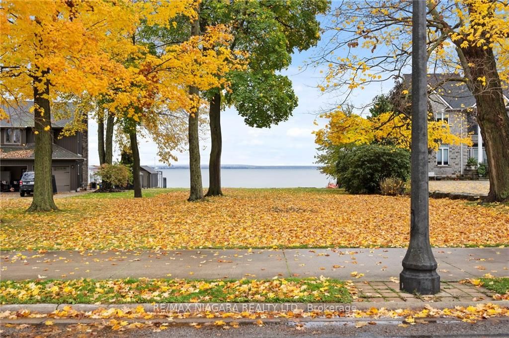 695 LAKESHORE Road