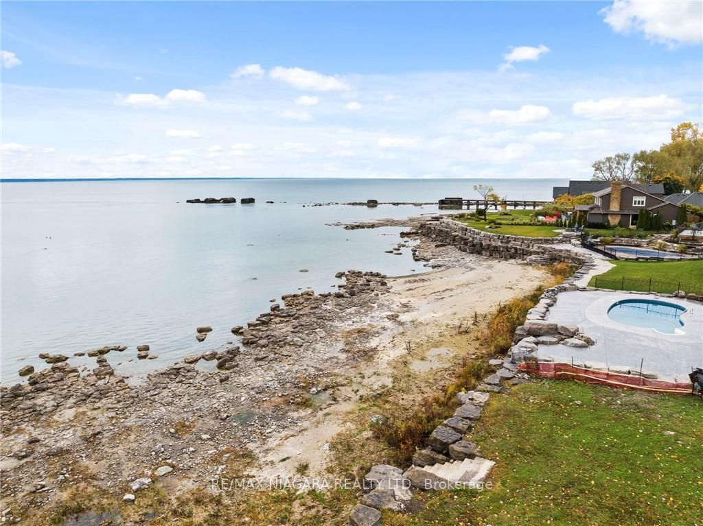 695 LAKESHORE Road