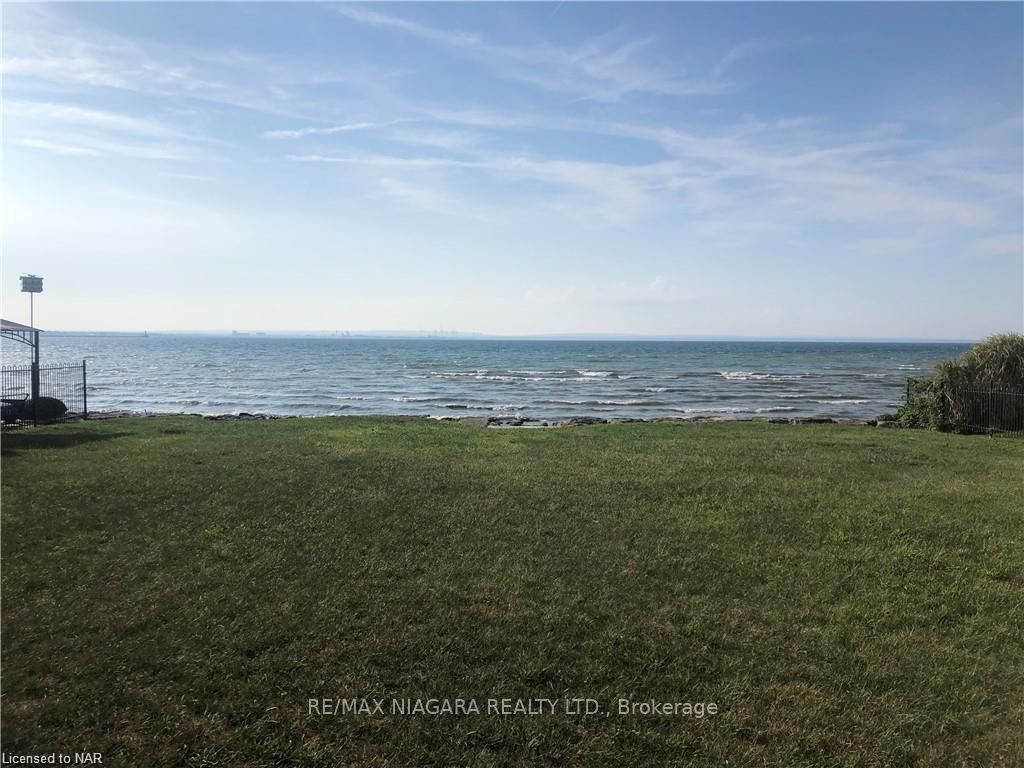 695 LAKESHORE Road
