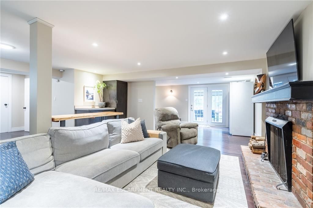 4 Valleydale Crt