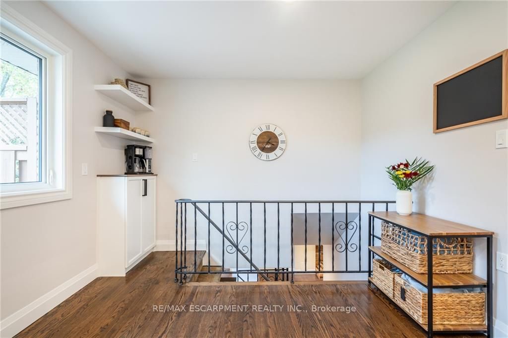 4 Valleydale Crt