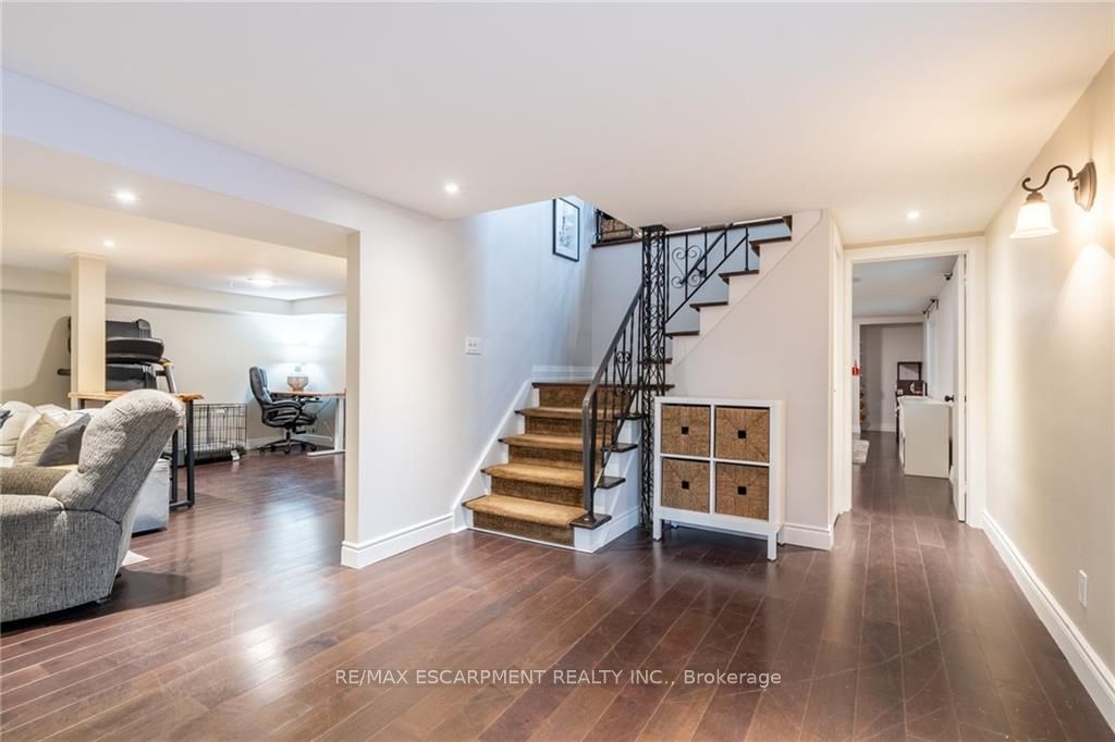 4 Valleydale Crt