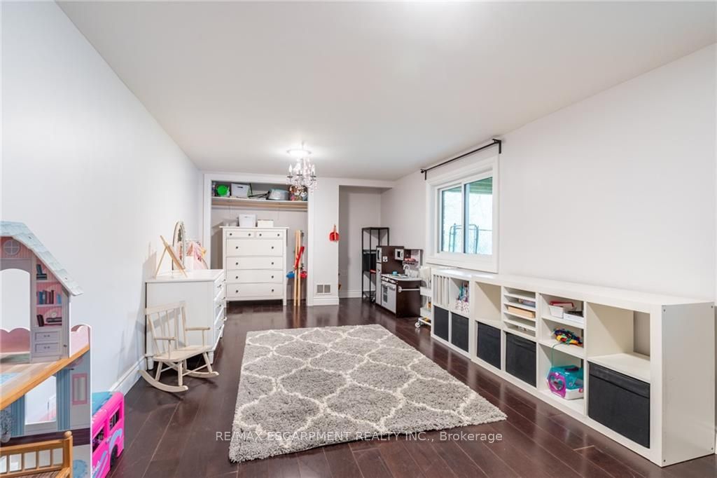 4 Valleydale Crt