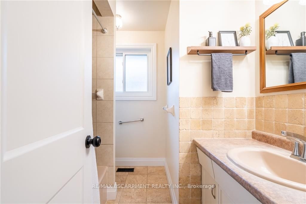 4 Valleydale Crt