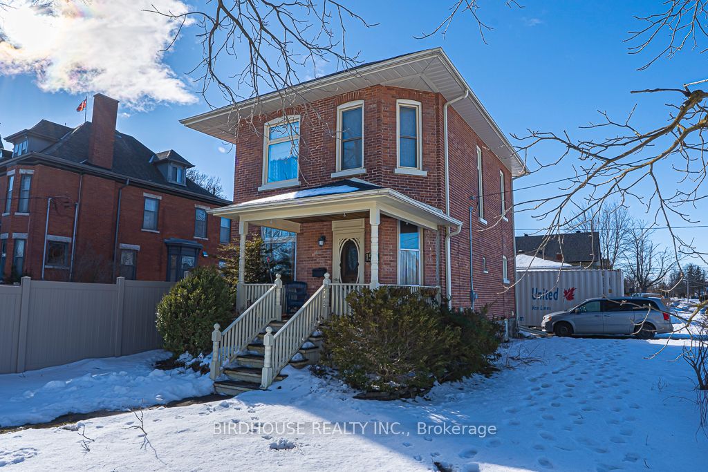 157 William Street N