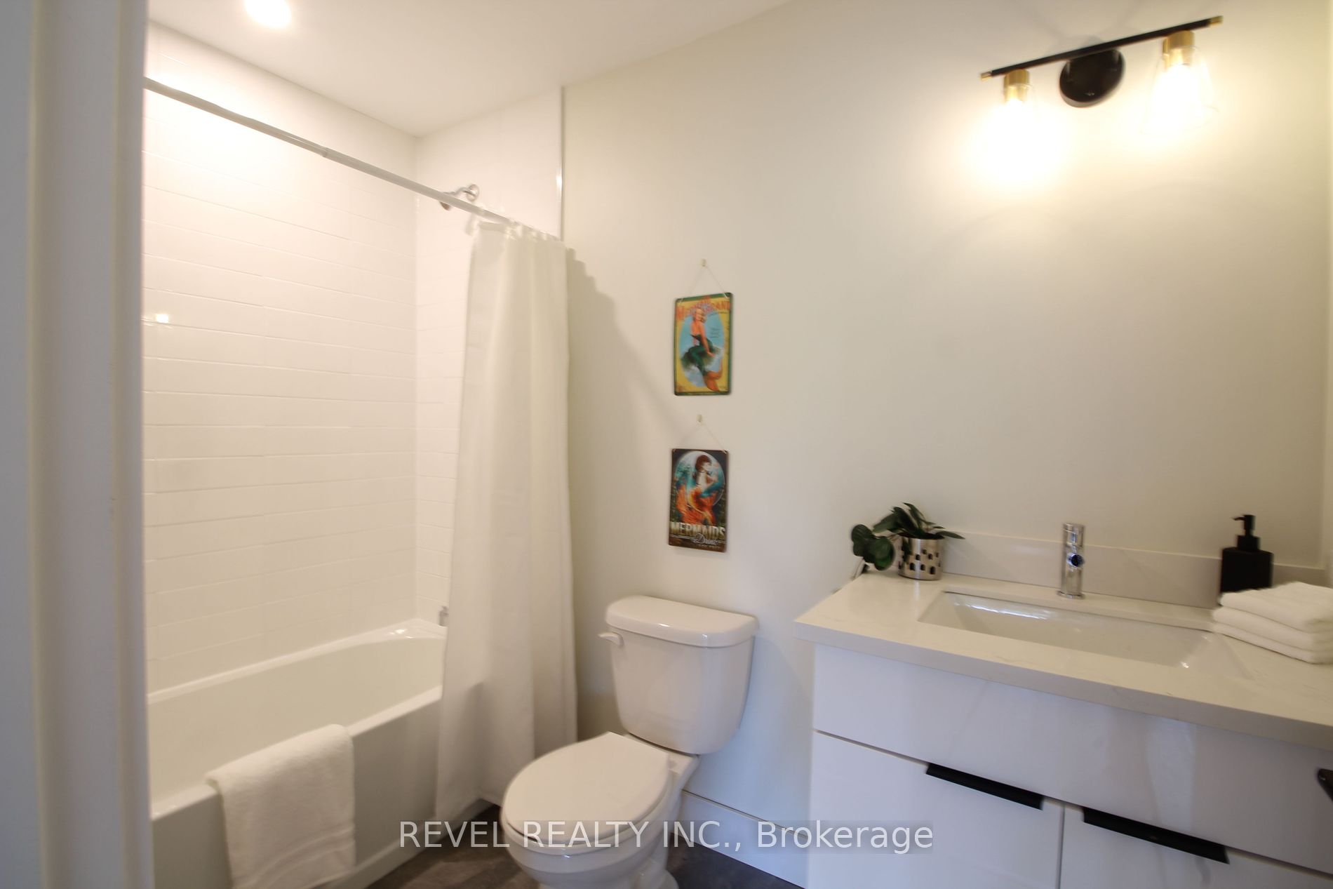 165 James Street S, #304