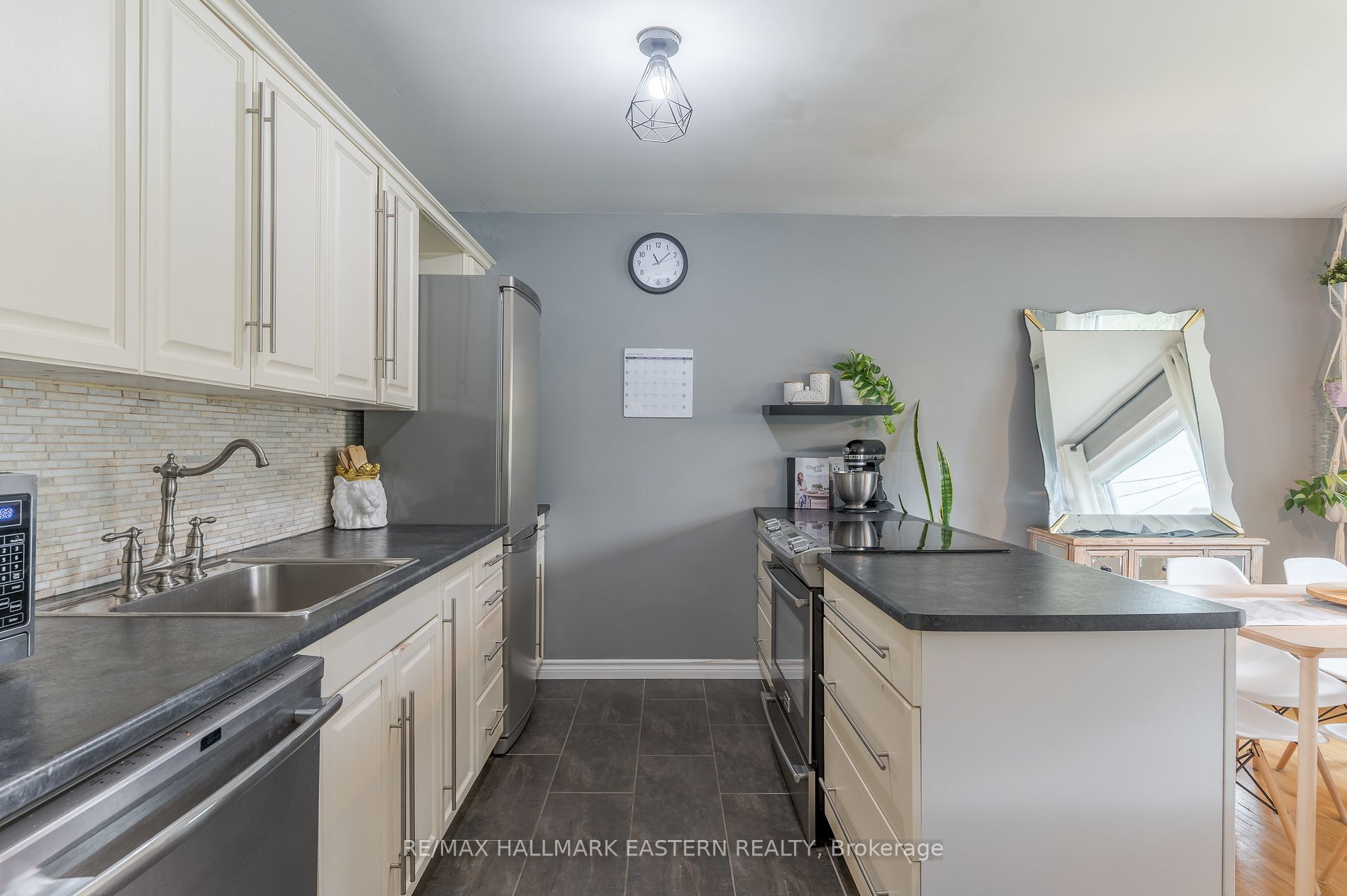 433 Armour Rd
