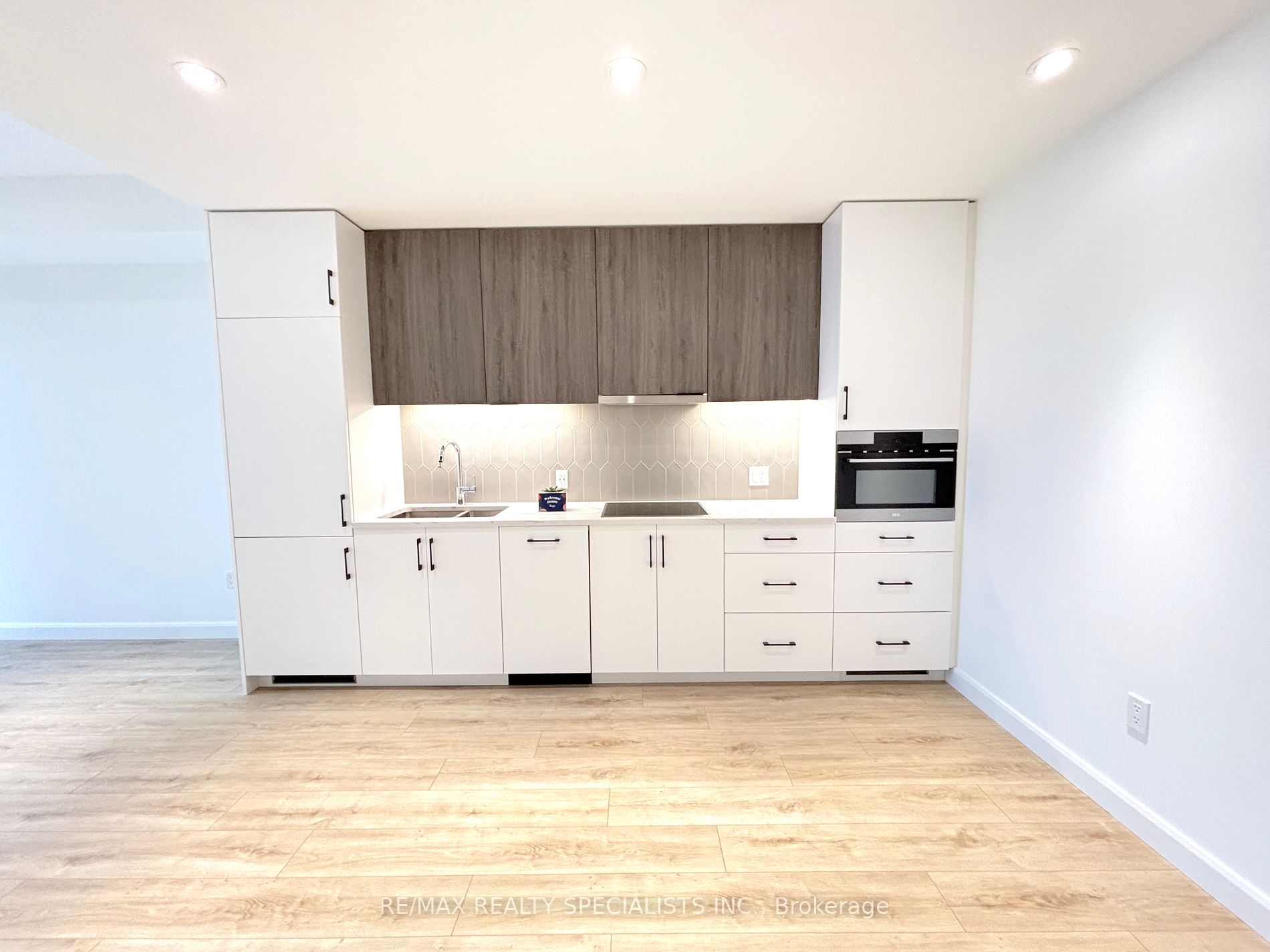 741 King Street W #706