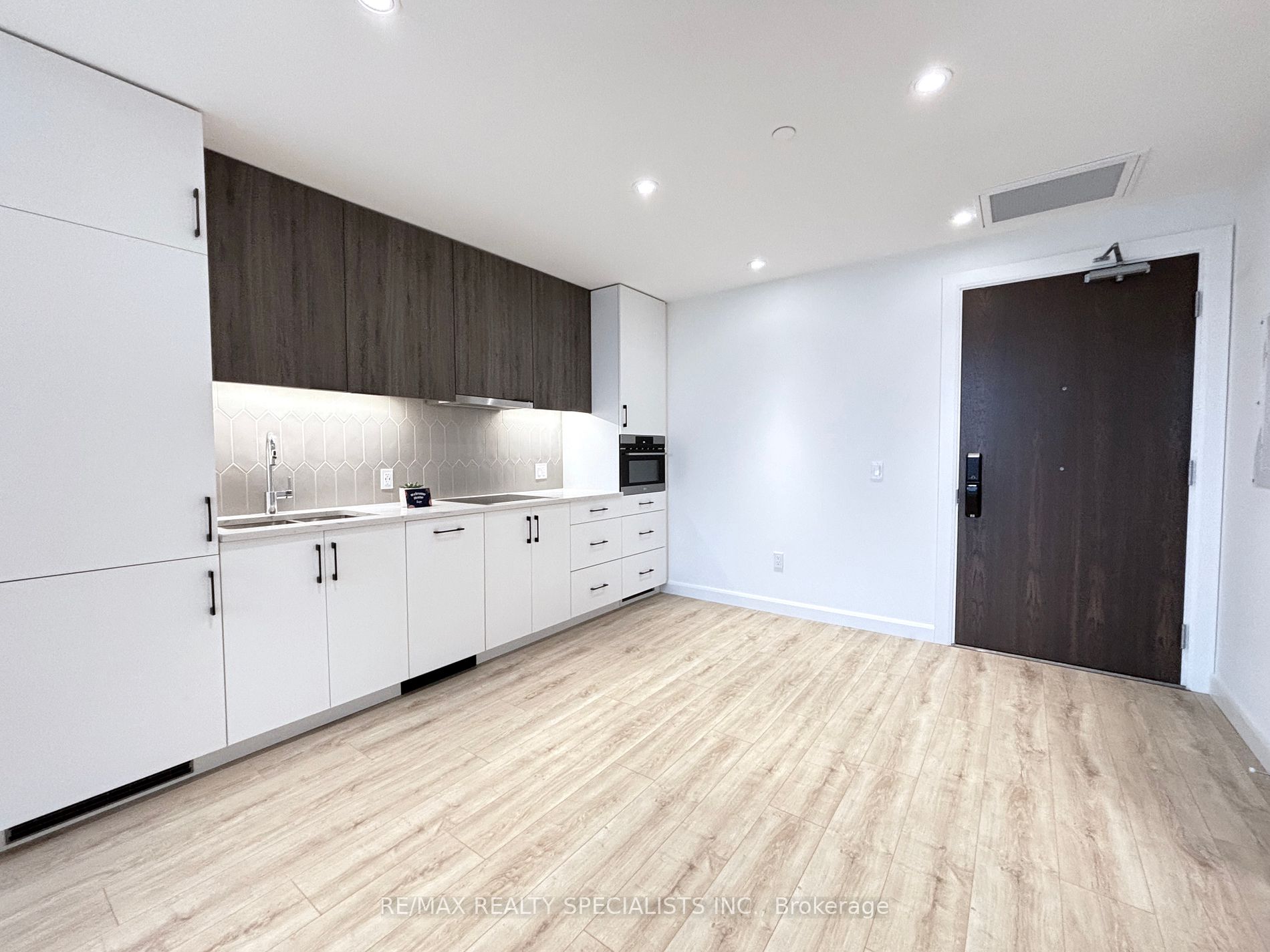741 King Street W #706
