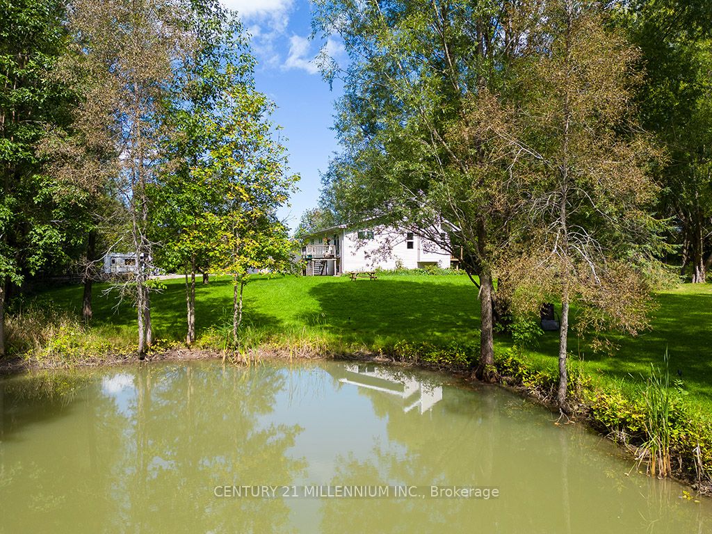 727302 22C Side Road