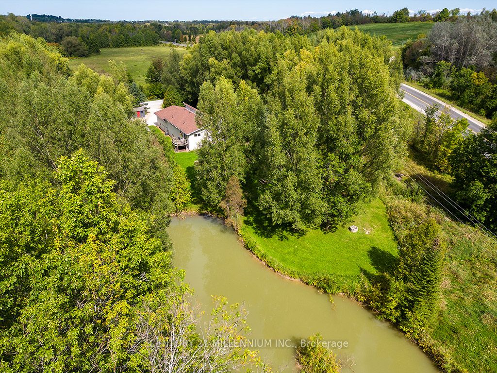 727302 22C Side Road