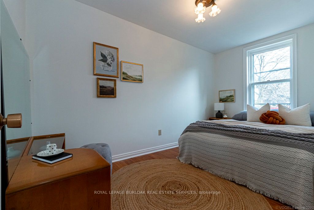 156 Bond St N