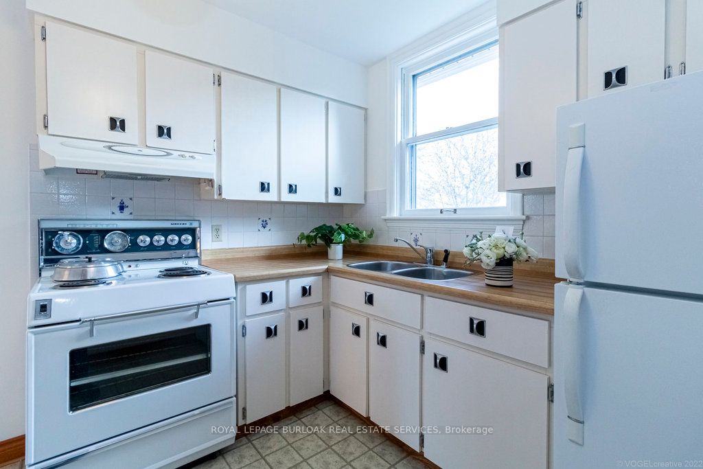 156 Bond St N
