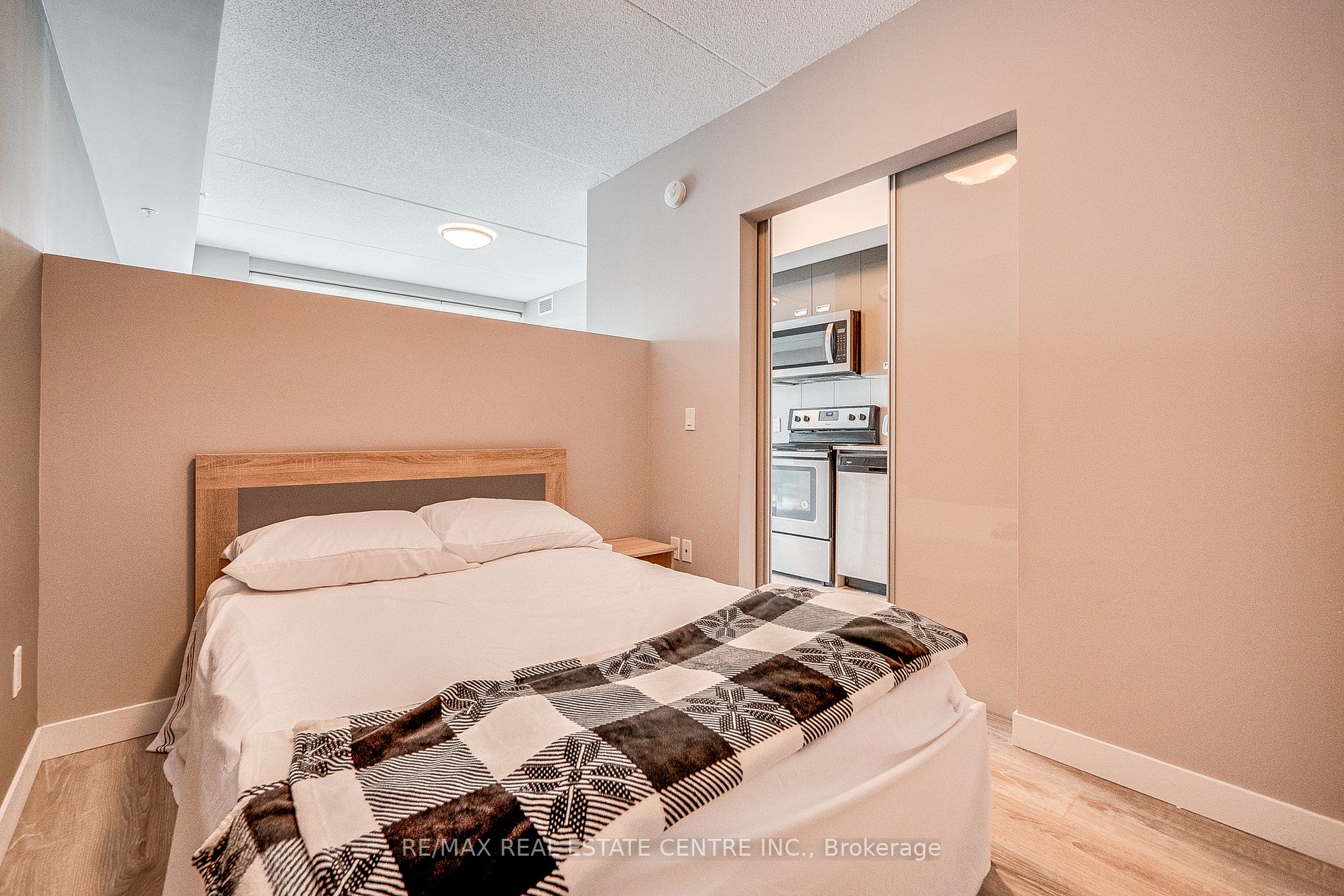 250 Albert St, #504