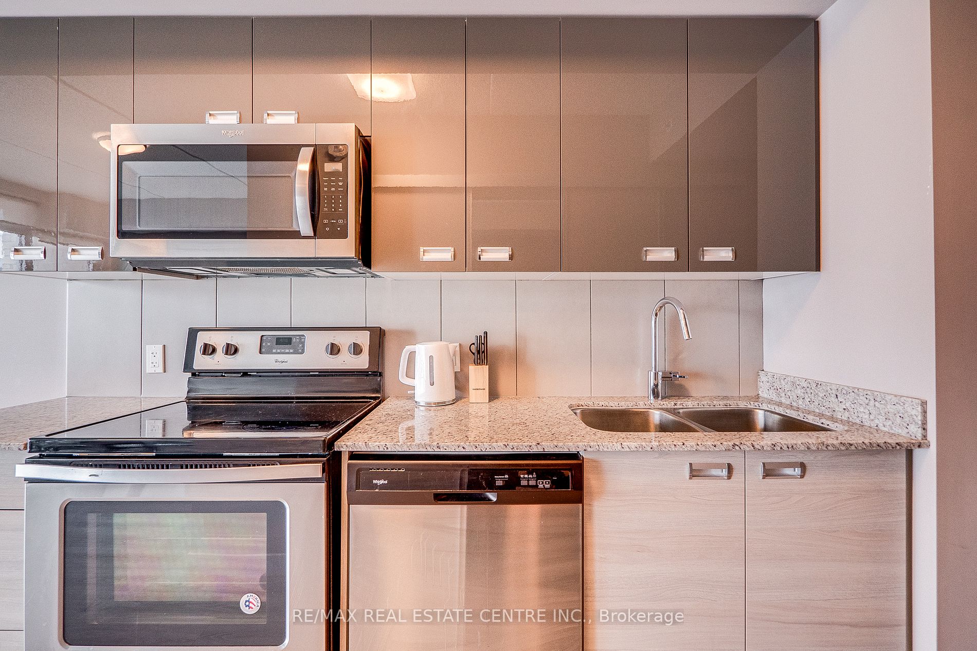 250 Albert St, #504