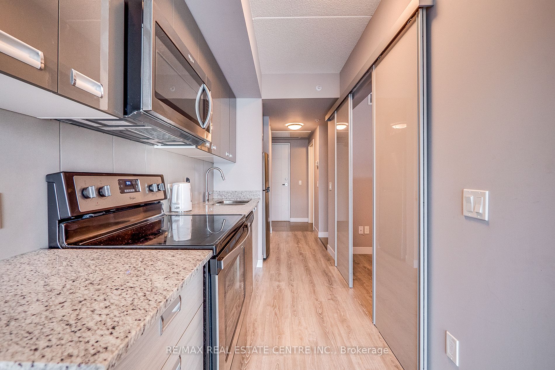 250 Albert St, #504