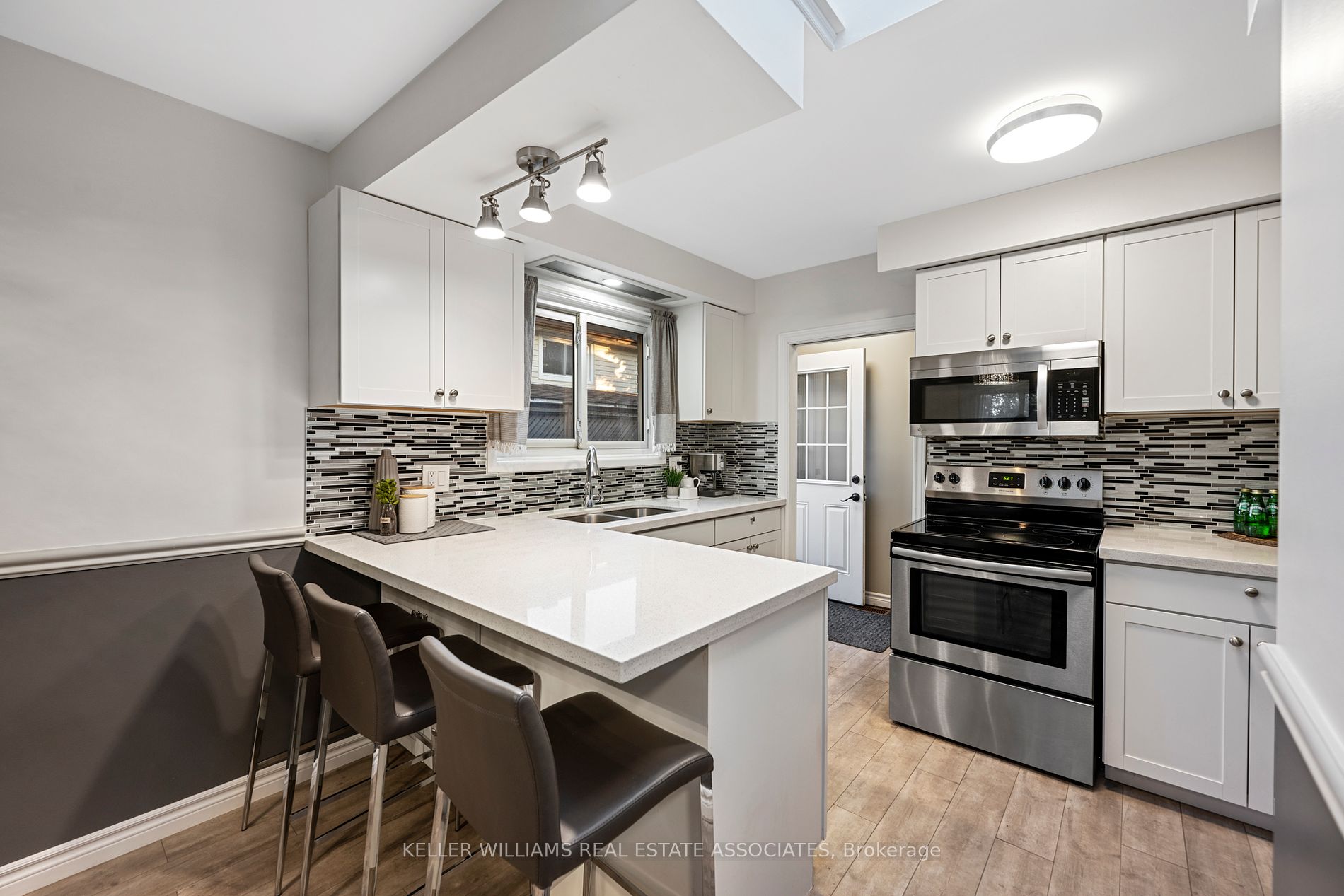 8 Muir Ave