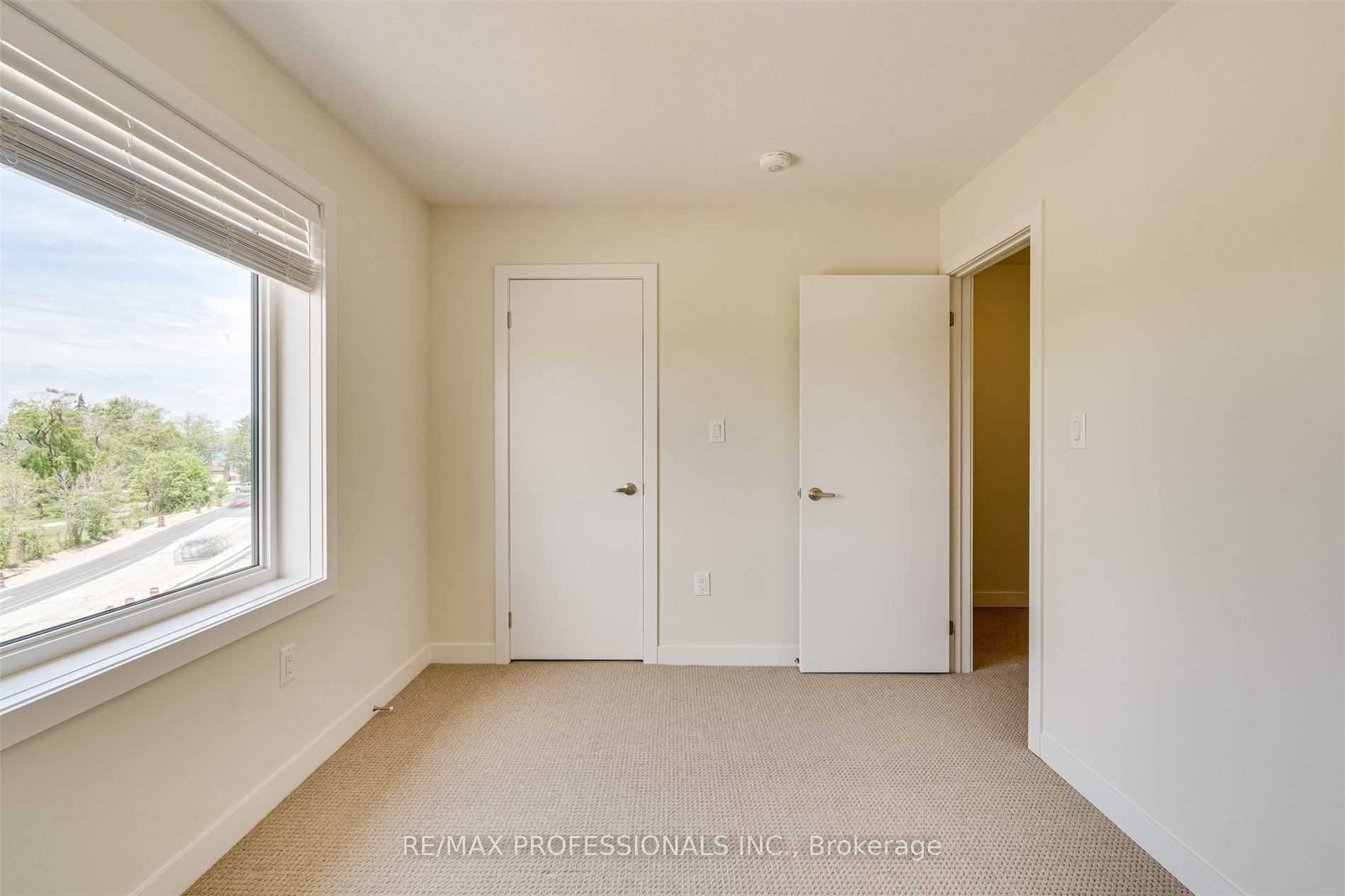 590 North Service Road, #31