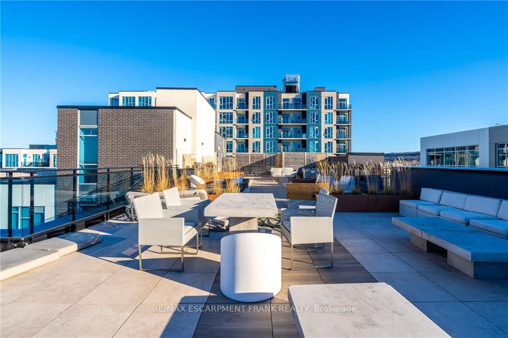 10 Concord Pl, #516