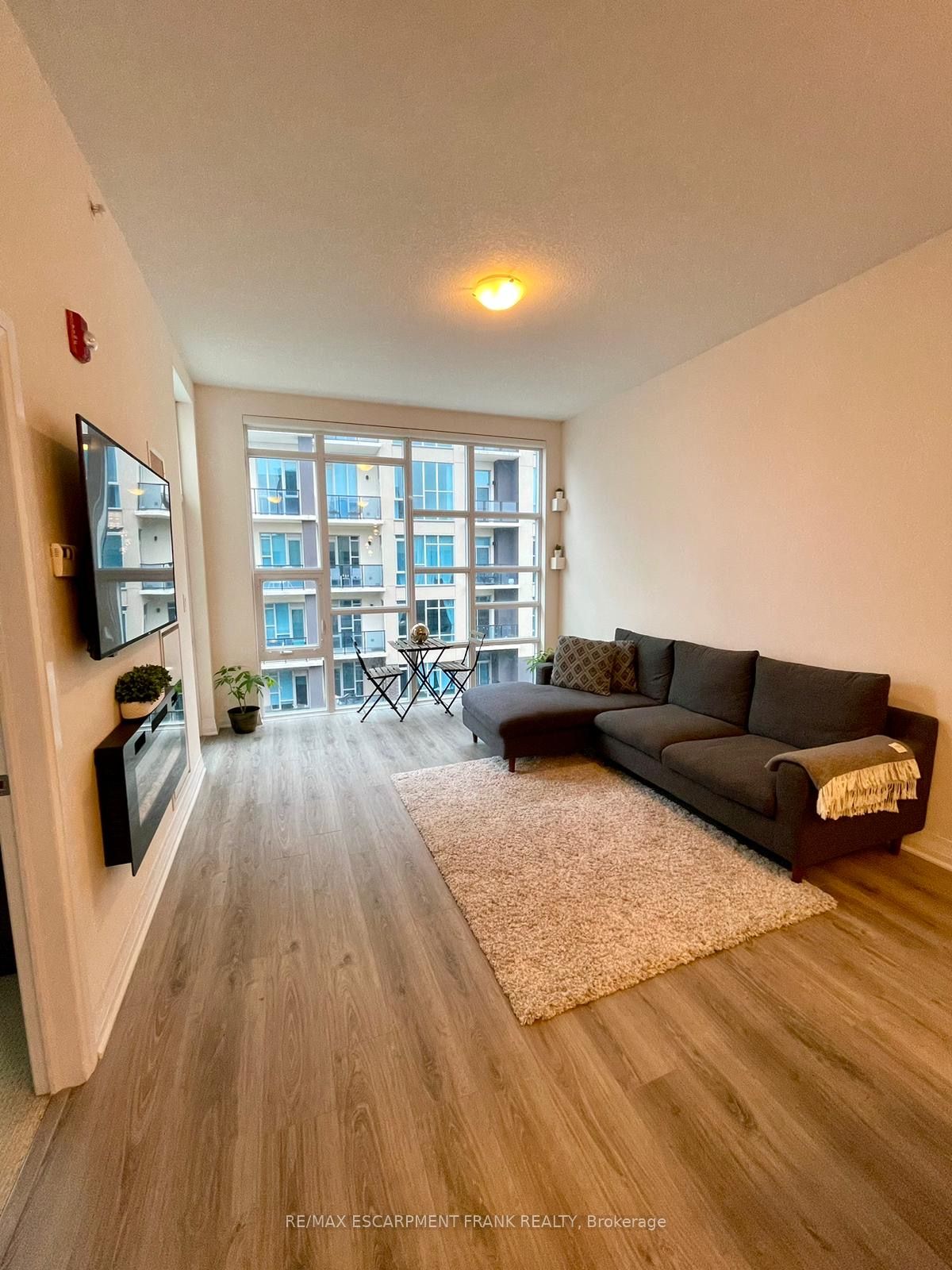10 Concord Pl, #516