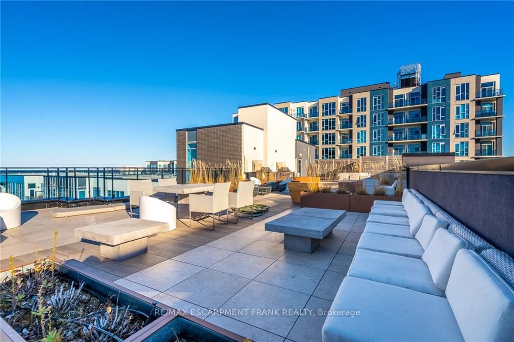 10 Concord Pl, #516