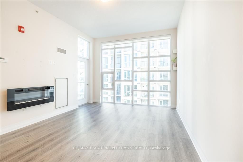 10 Concord Pl, #516