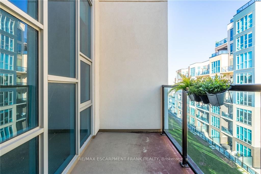 10 Concord Pl, #516