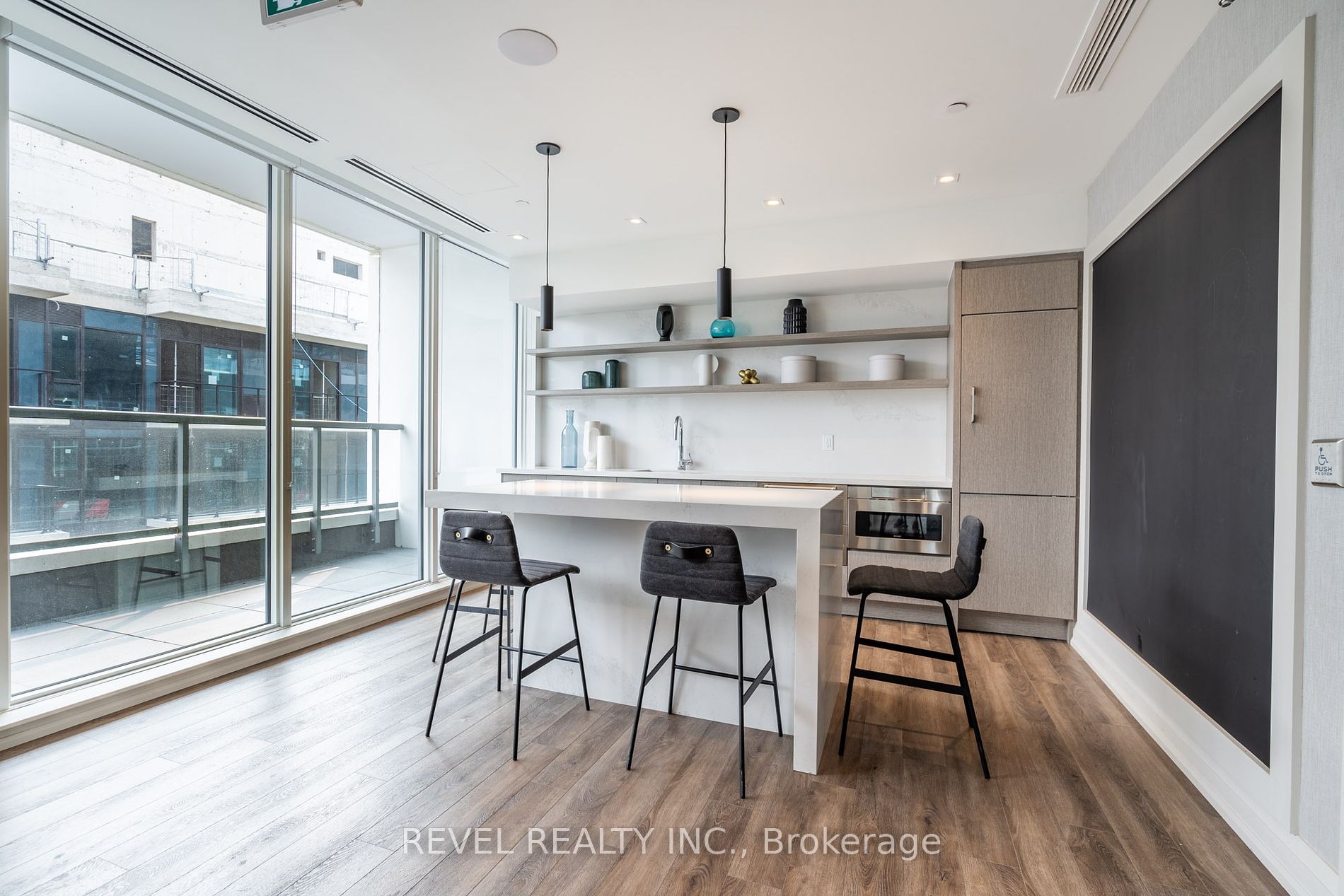 212 King William St, #310