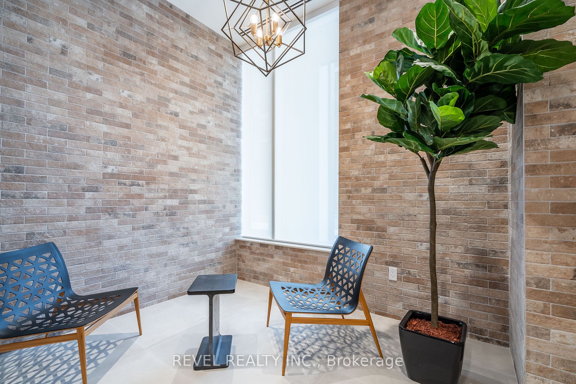 212 King William St, #310