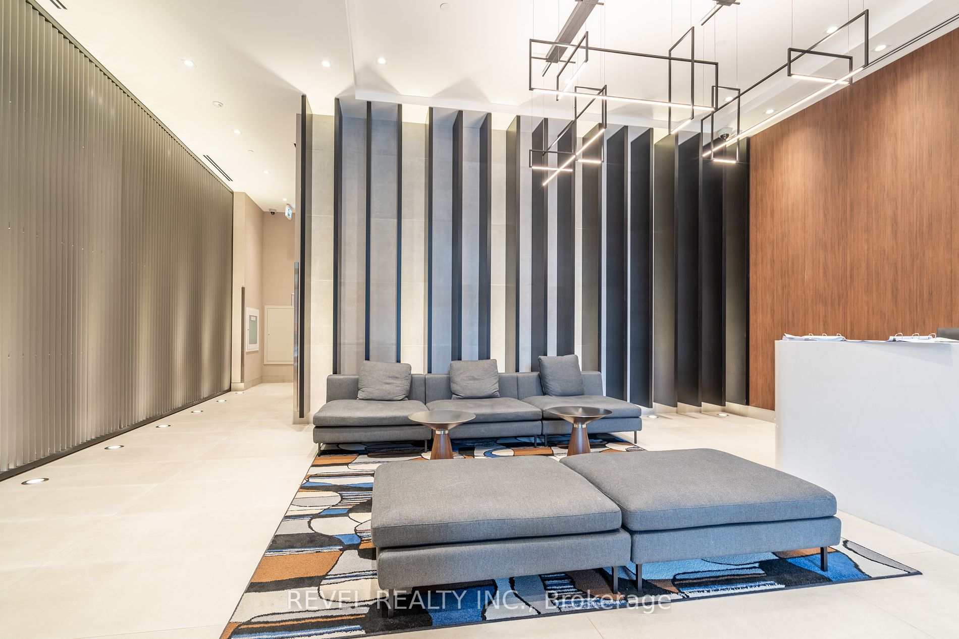 212 King William St, #310