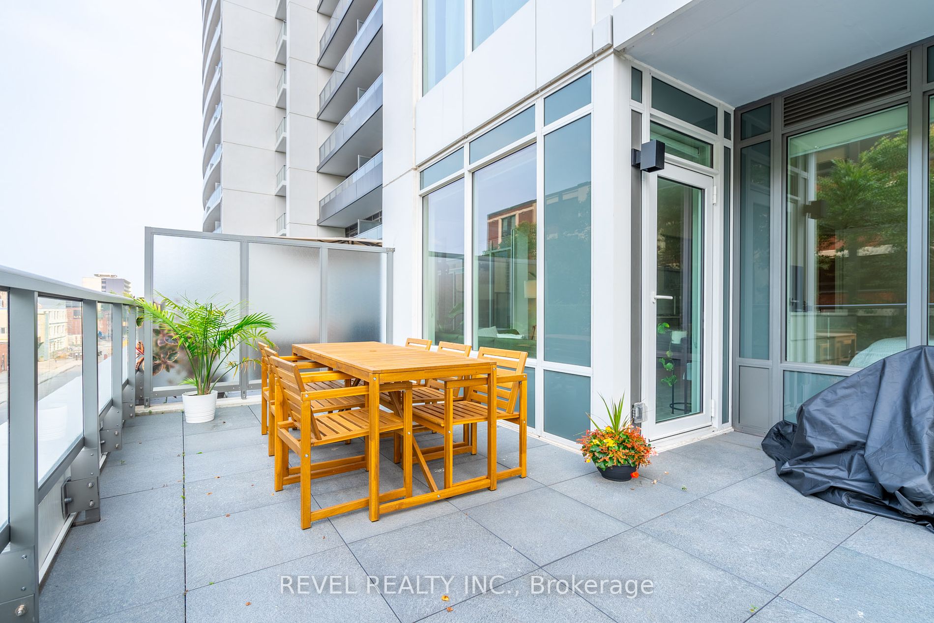 212 King William St, #310
