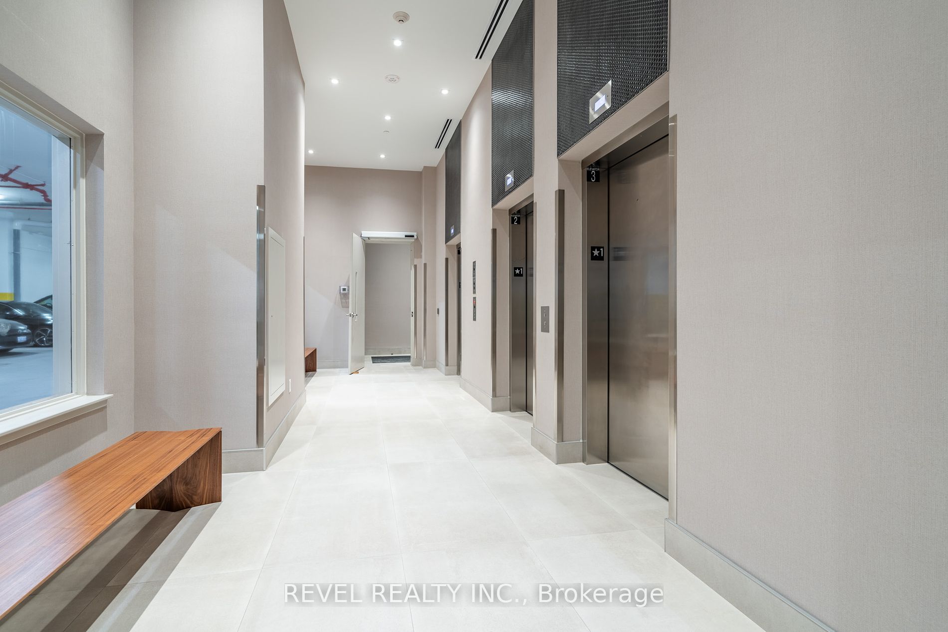 212 King William St, #310