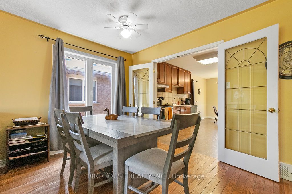 341 Mary Street W